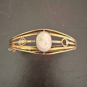 Vintage Signed R&F Gold Filled Cameo Leaf Design Bangle Bracelet